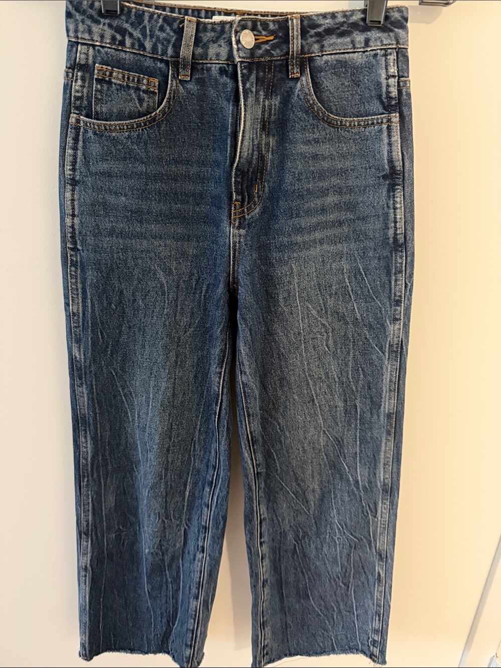 Frame Le Skinny de Jeanne Distressed Straight Leg Denim Jeans. Woman’s size 25.